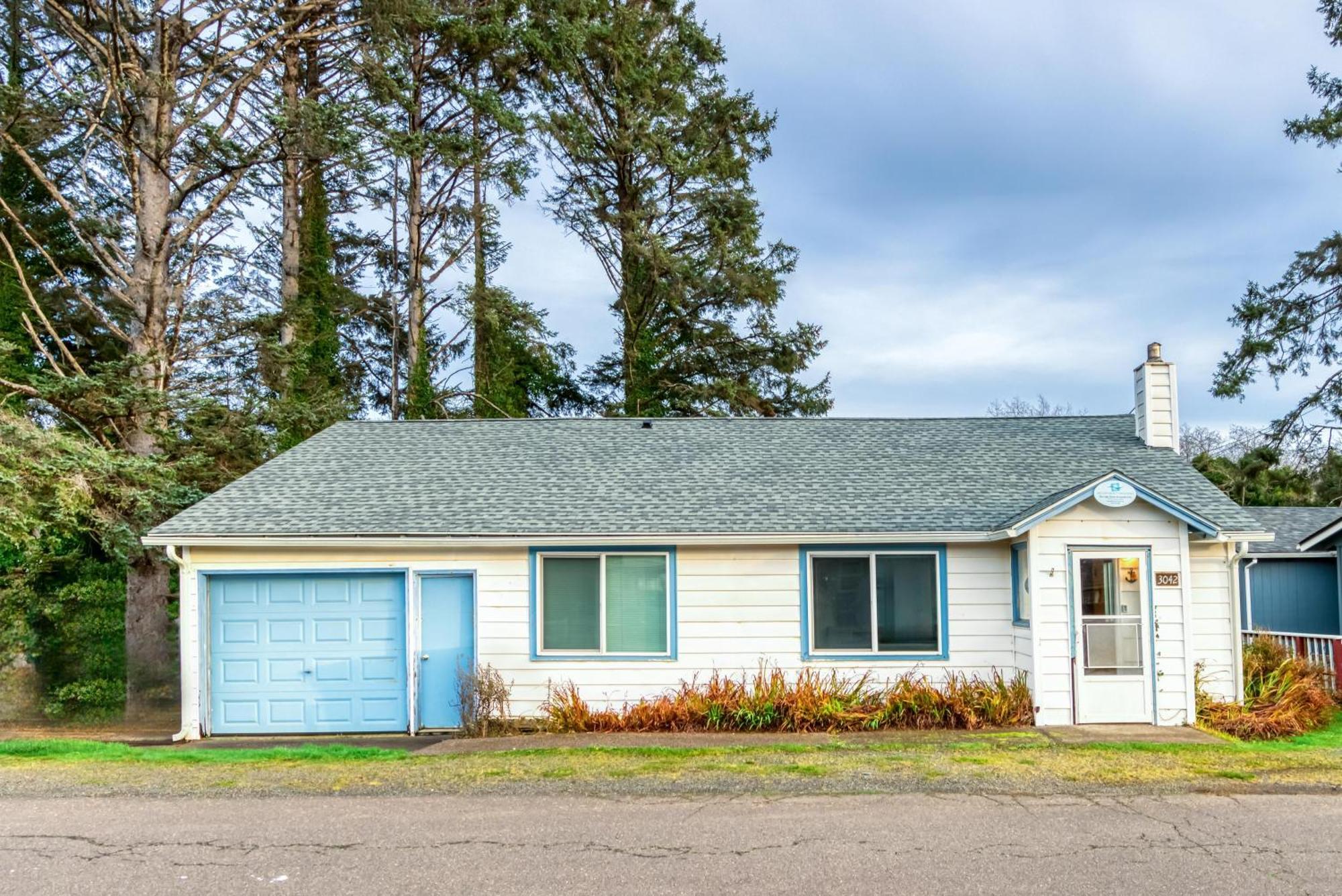 The Lighthouse In Lincoln City Exterior photo