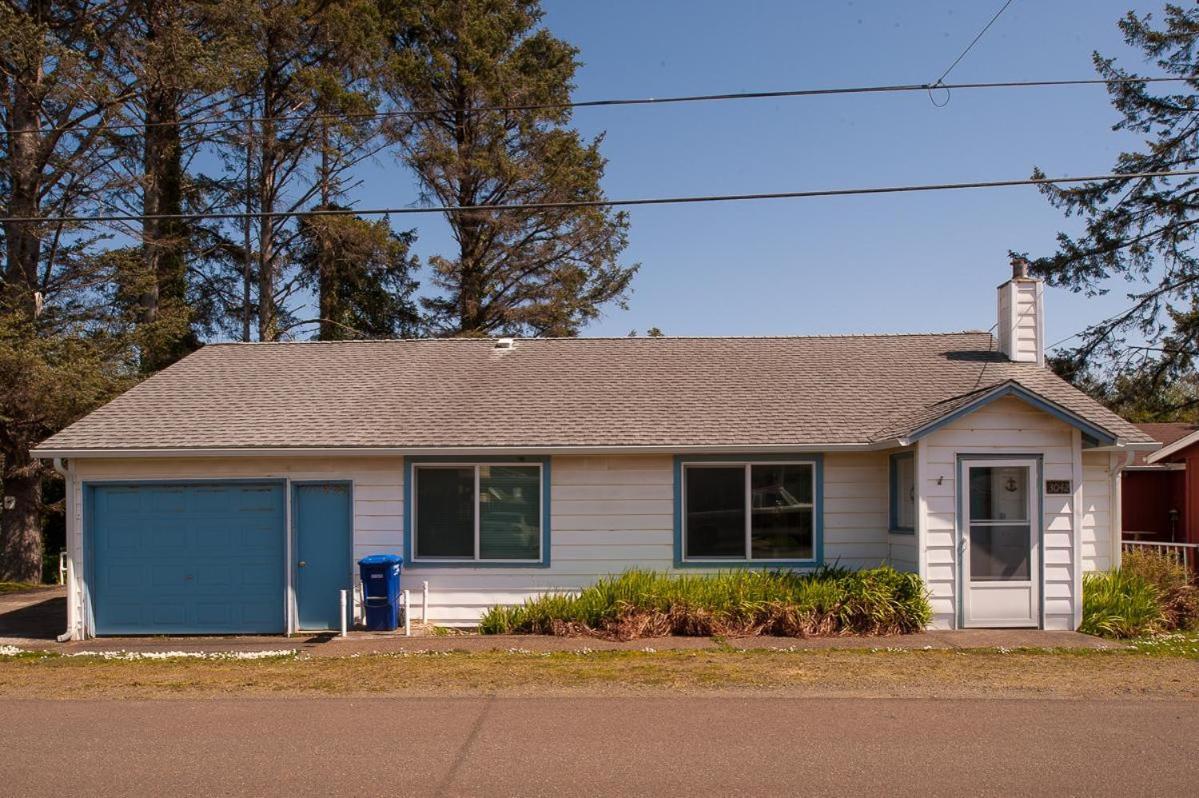The Lighthouse In Lincoln City Exterior photo